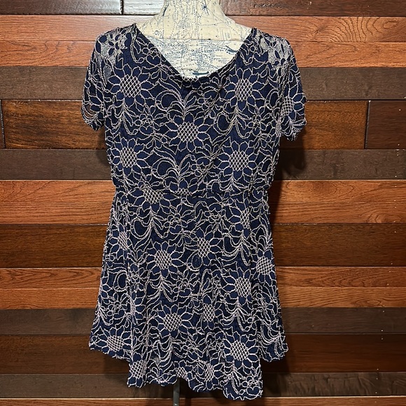 Motherhoo Maternity Stretchy Scoop Neck Short Sleeve Embroidered Floral Blouse - Picture 7 of 9